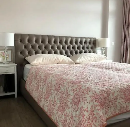 別荘 Single Family House With View In Carona *