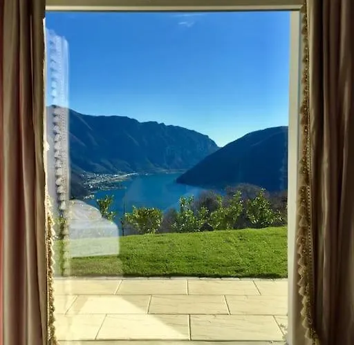 Single Family House With View In Carona 別荘