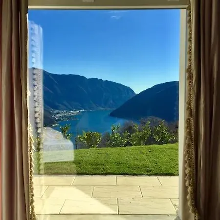 Single Family House With View In Carona בית נופש